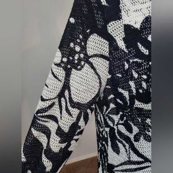 CHICO'S Travelers NWT  Slinky Stretch Mesh Top Size 2 US SM. Navy/wht 3/4 sleeve - Picture 9 of 11